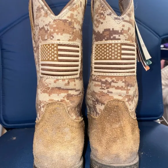 - Ariat boys boots