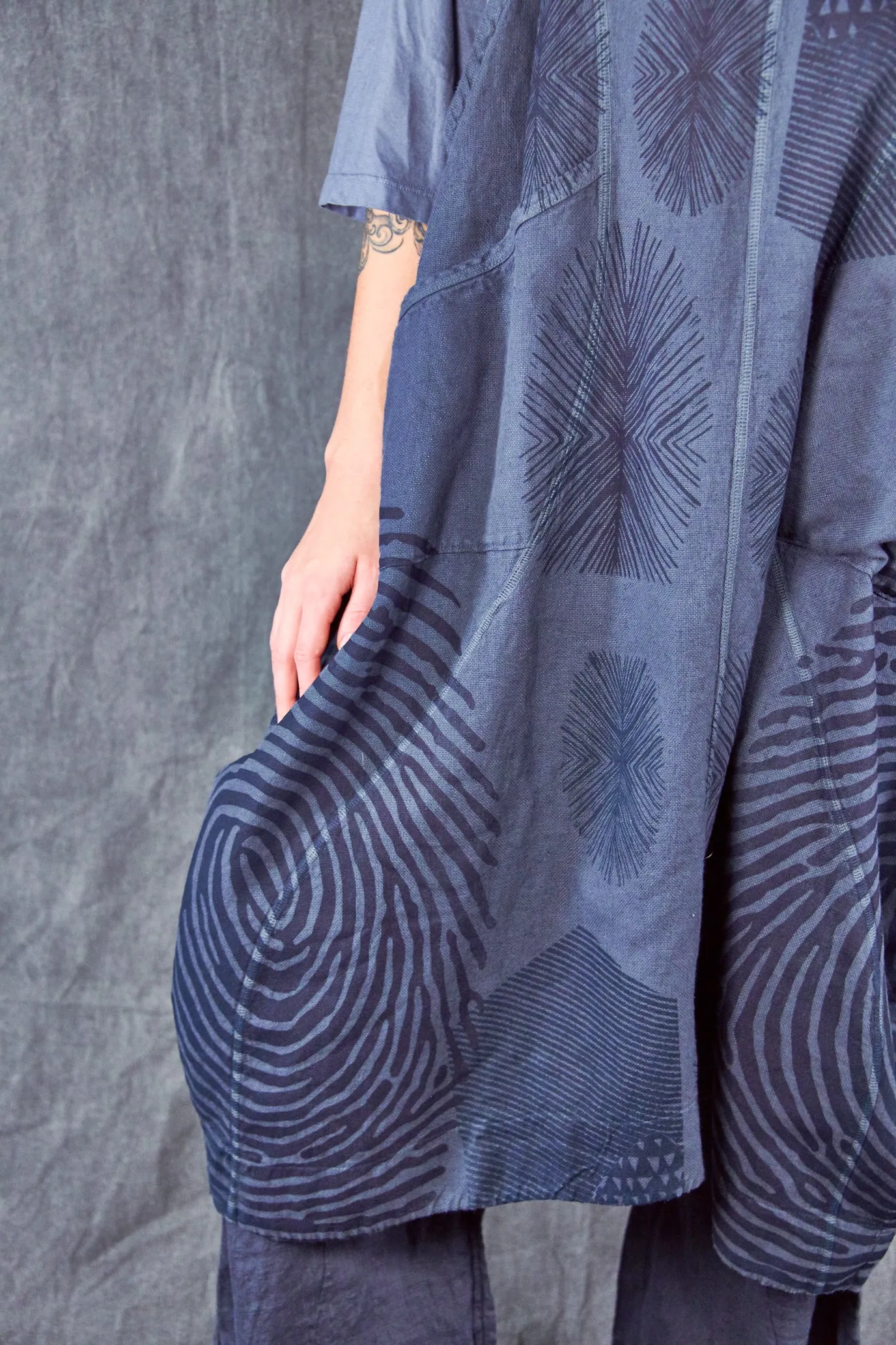 6211 Heavy Weave Linen Curve Apron Antique Ink-P