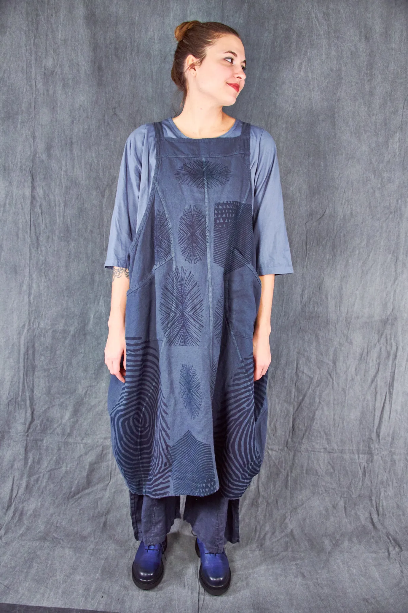 6211 Heavy Weave Linen Curve Apron Antique Ink-P
