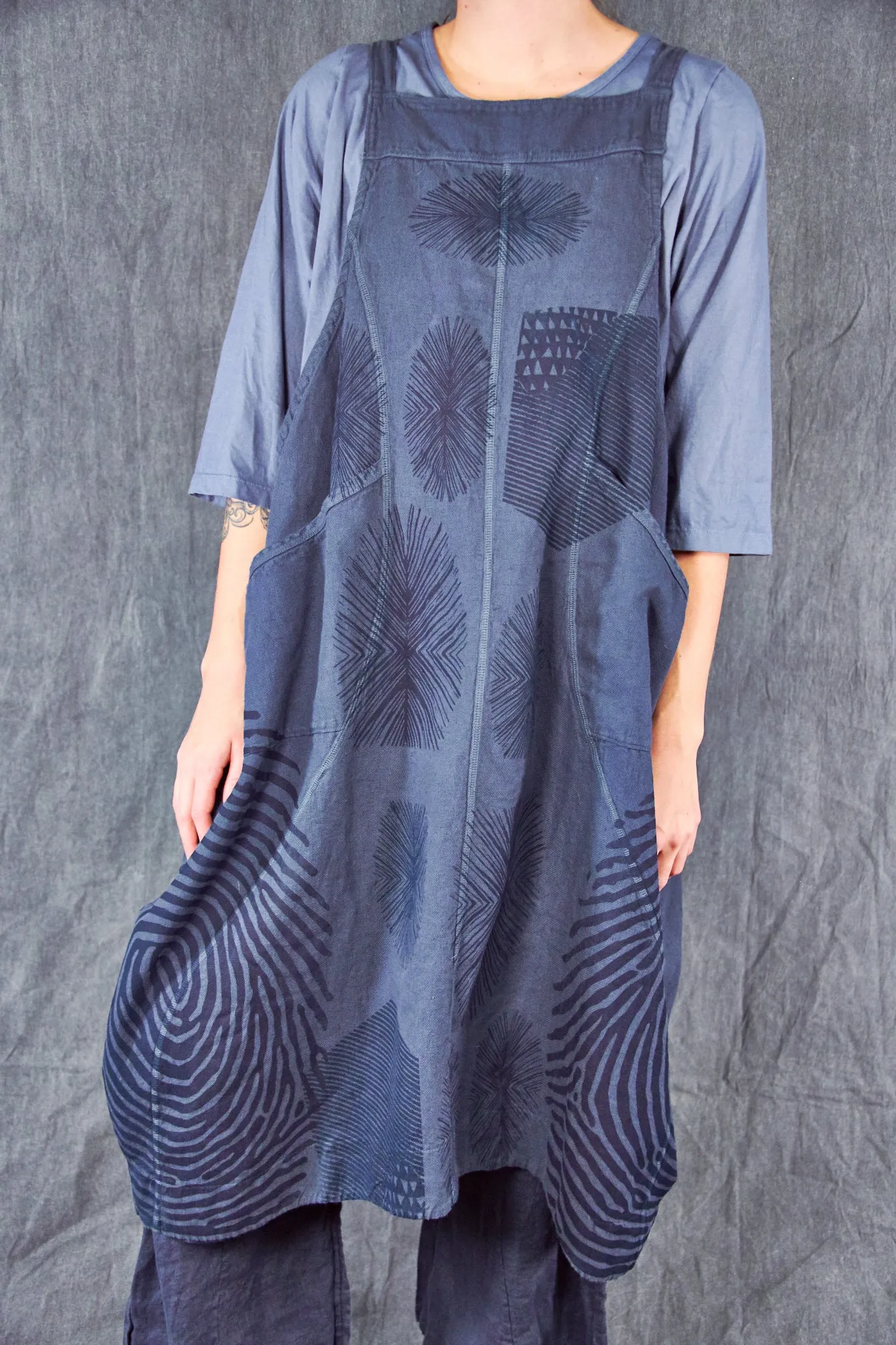 6211 Heavy Weave Linen Curve Apron Antique Ink-P