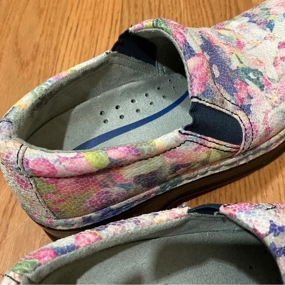 6.5 KLOGS FOOTWEAR Naples Collection Clogs great for someone on their feet a lot
