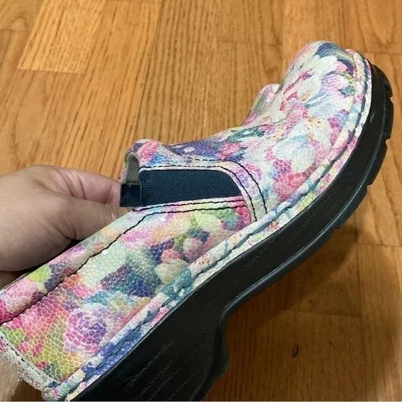 6.5 KLOGS FOOTWEAR Naples Collection Clogs great for someone on their feet a lot