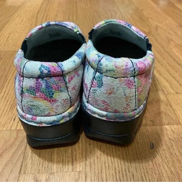 6.5 KLOGS FOOTWEAR Naples Collection Clogs great for someone on their feet a lot