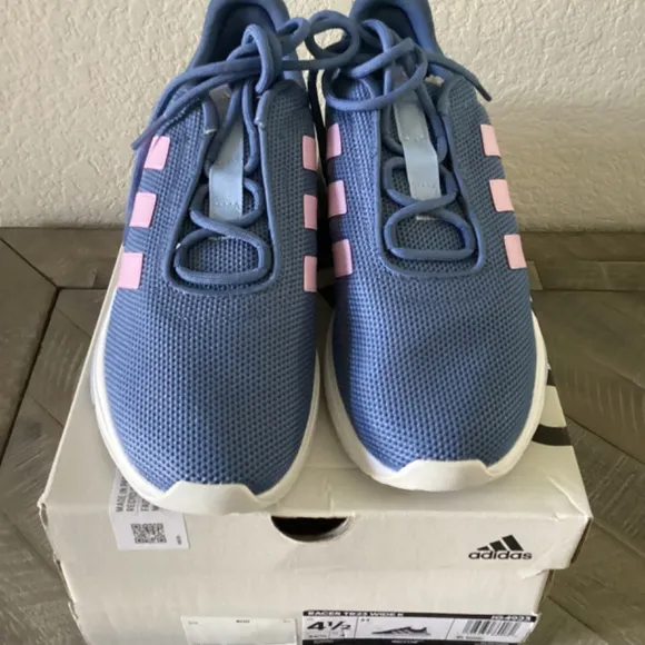ADIDAS Big Girls Racer TR23 Wide Running Sneakers, size 4.5