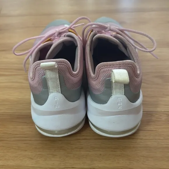 Air Max Youth Womens Axis GS 'Arctic Pink Particle Grey 7Y 8.5 Sneakers Athletic