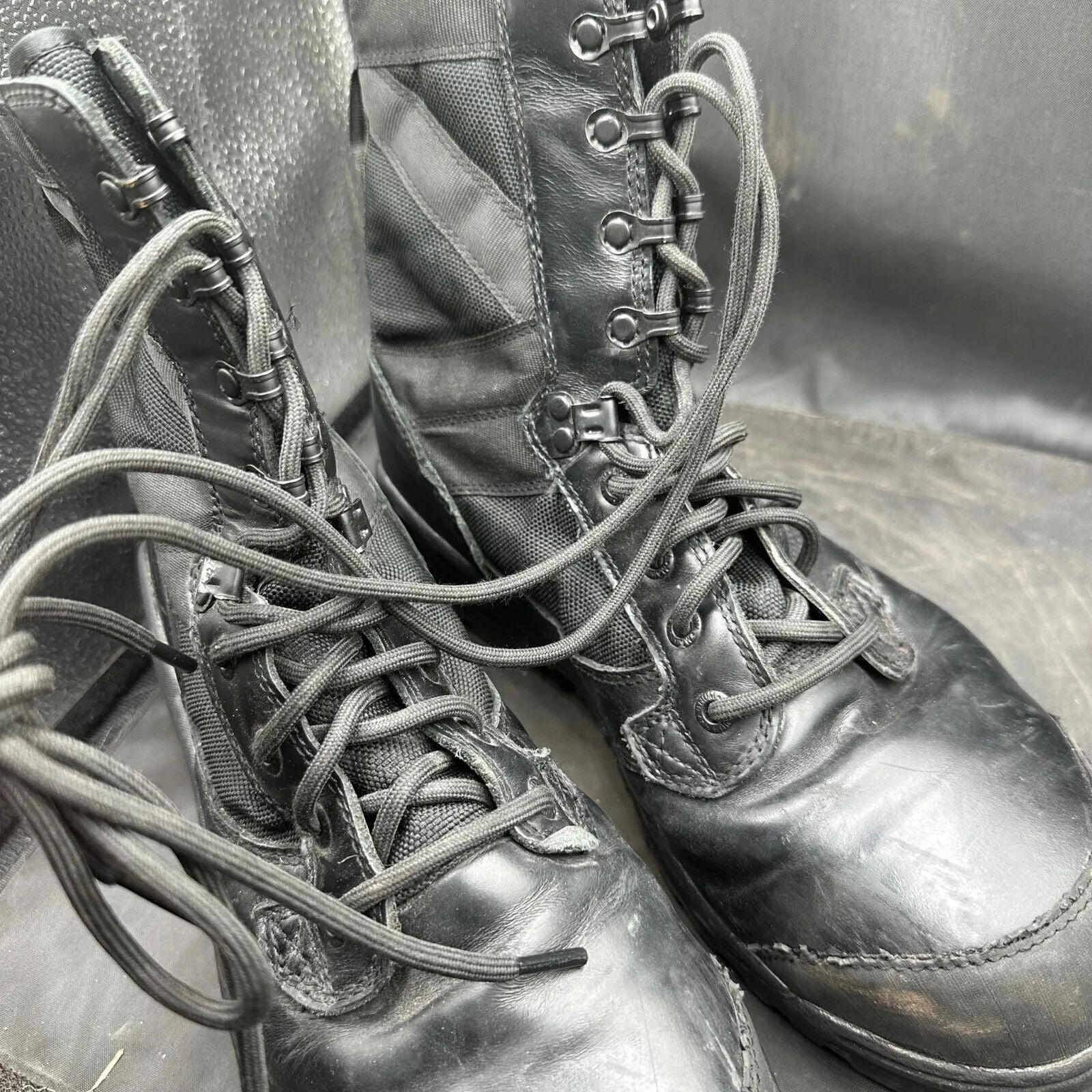 Army Black Leather High Top Magnum Combat Boots - Size EU 43 - UK 9L