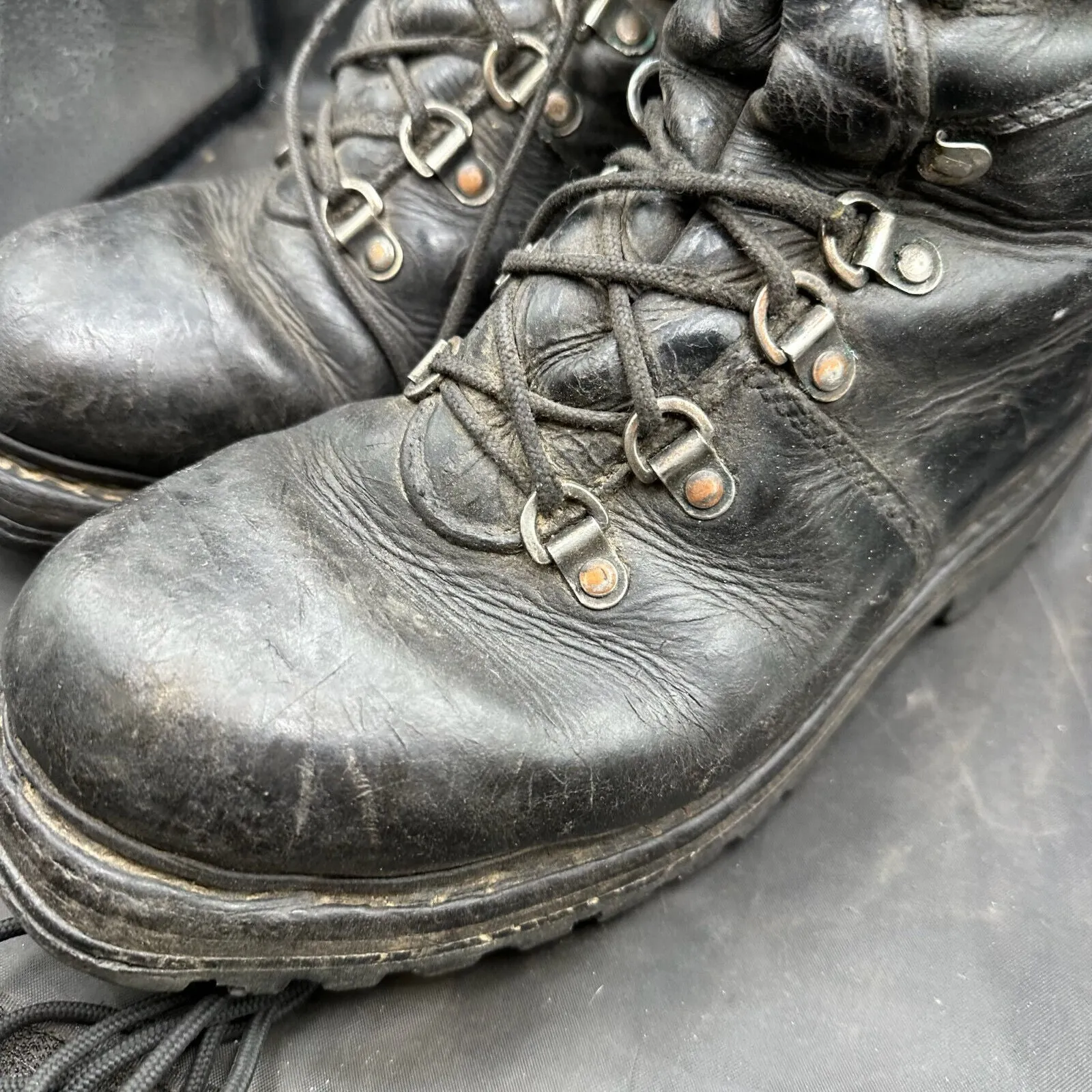 Austrian Army Black Leather Army Combat Boots - Size EU 42 - UK 8