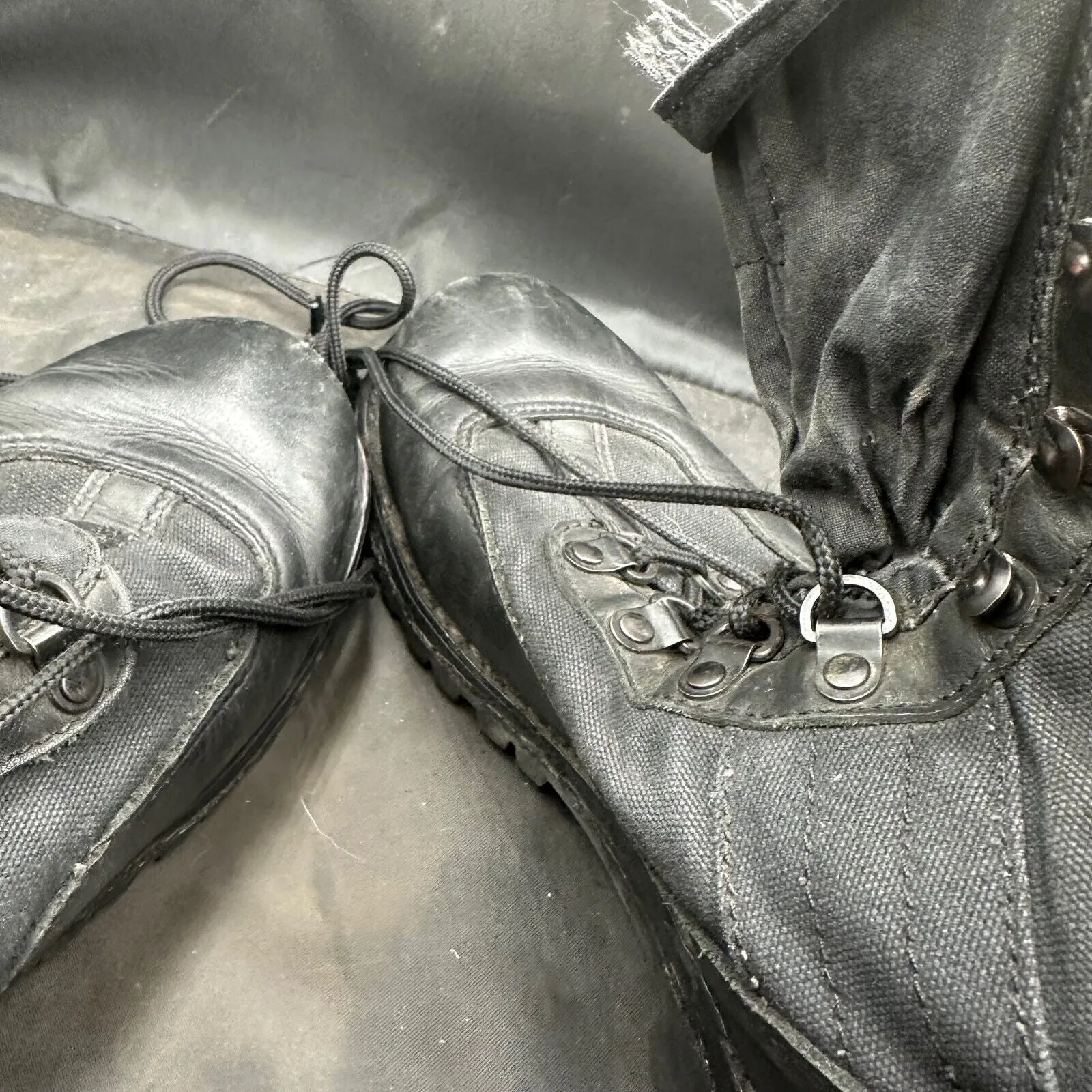 Austrian Army Black Leather Army Combat Boots - Size EU 43 - UK 9
