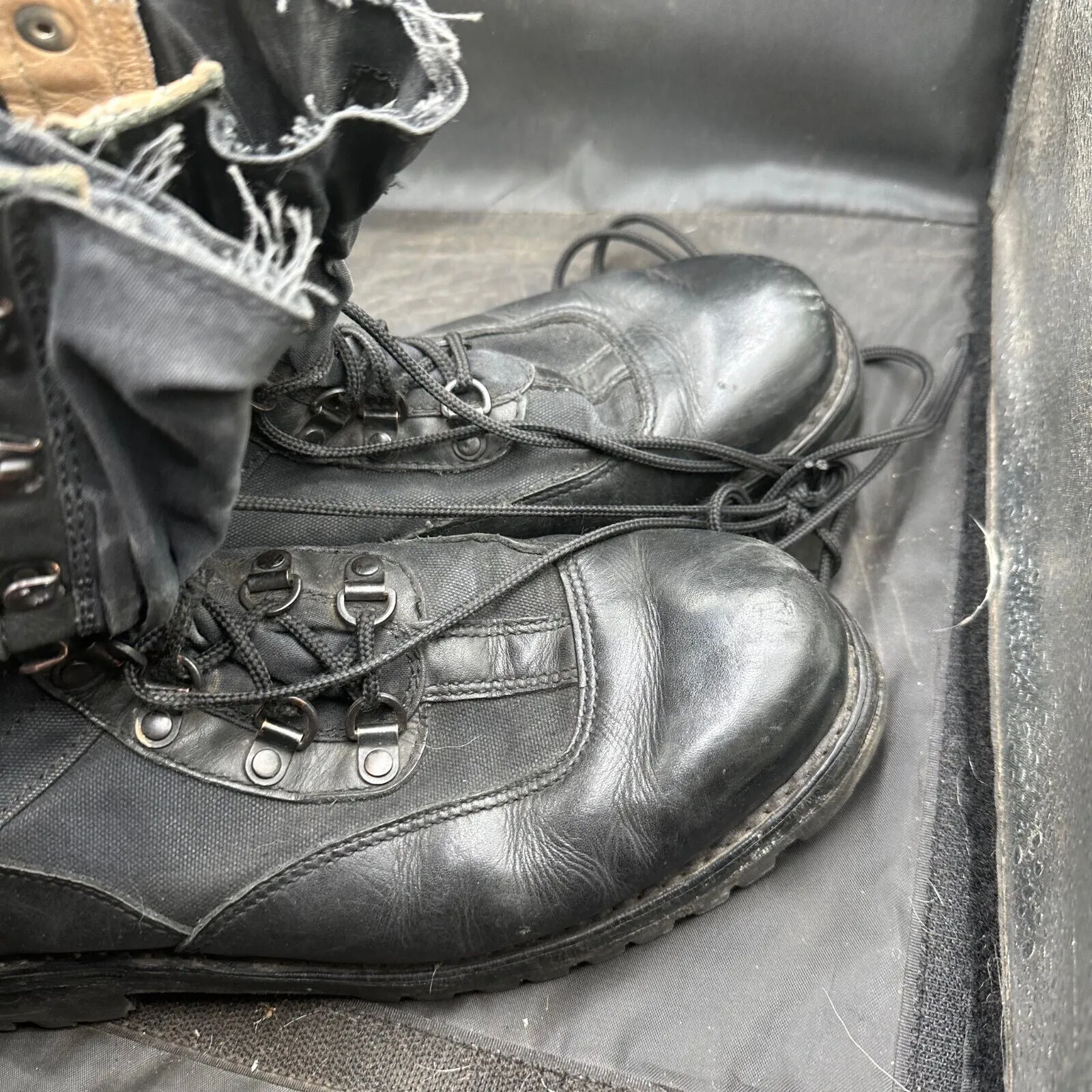 Austrian Army Black Leather Army Combat Boots - Size EU 43 - UK 9