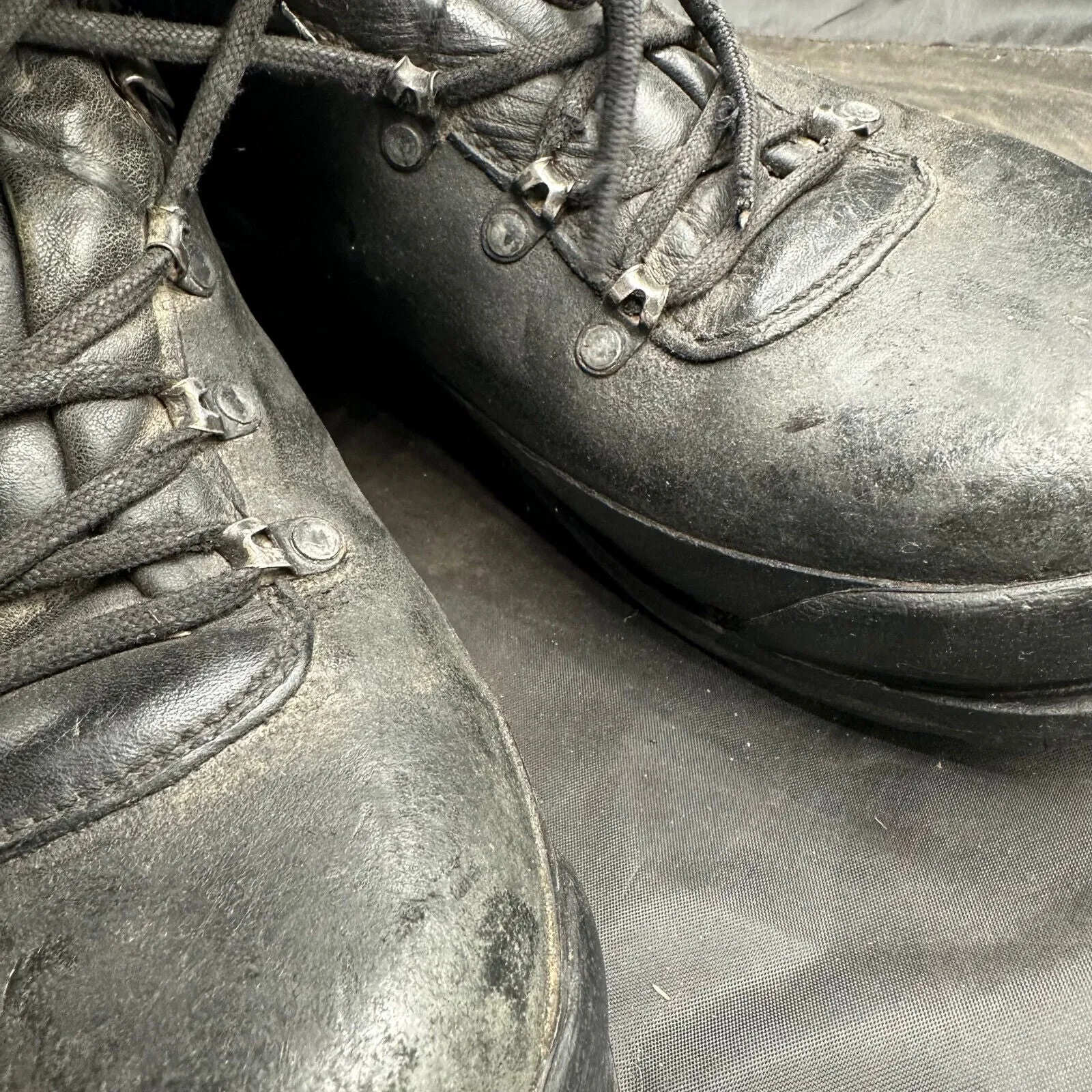 Austrian Army Black Leather Heavy Duty Combat Boots - Size EU 44 - UK 9.5