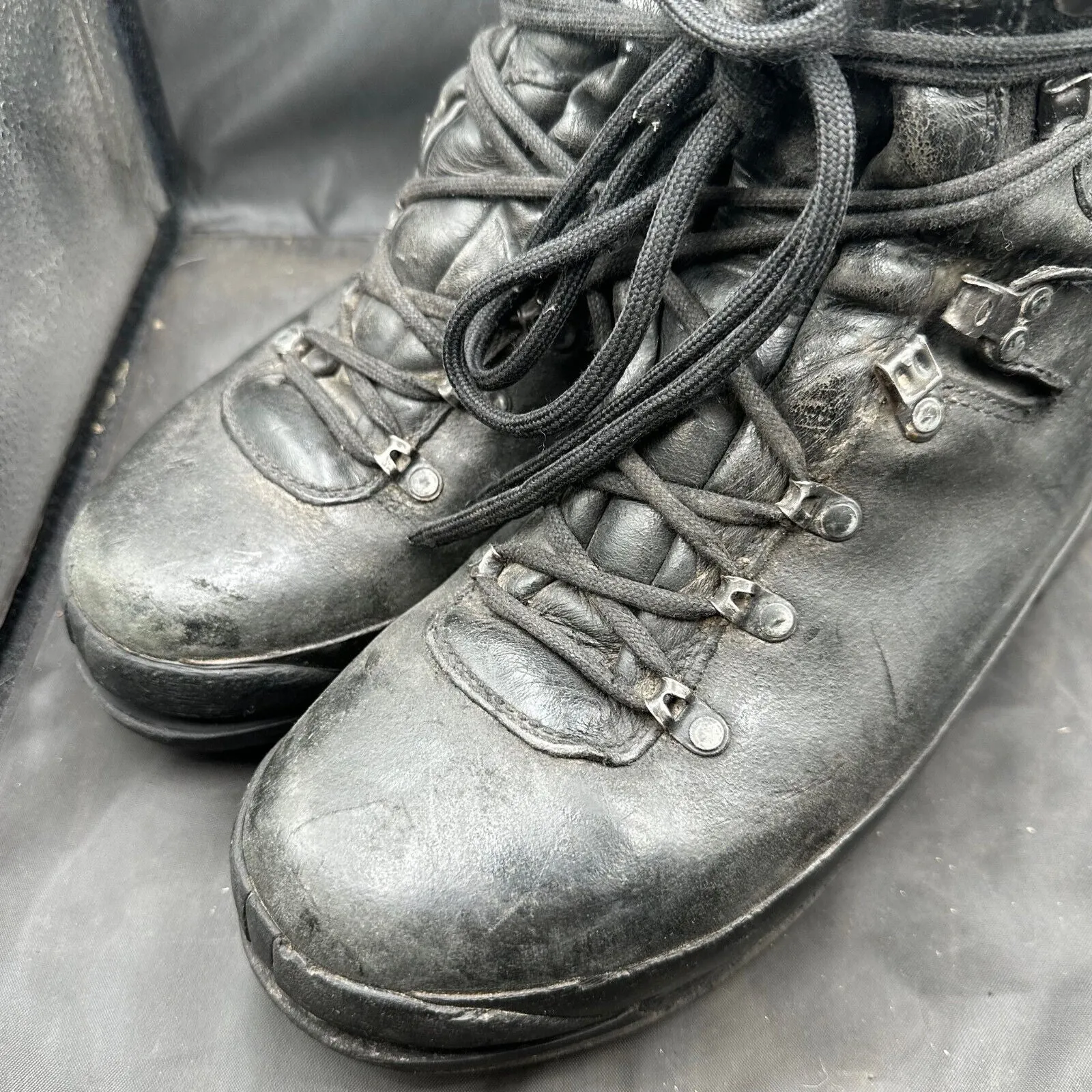 Austrian Army Black Leather Heavy Duty Combat Boots - Size EU 44 - UK 9.5