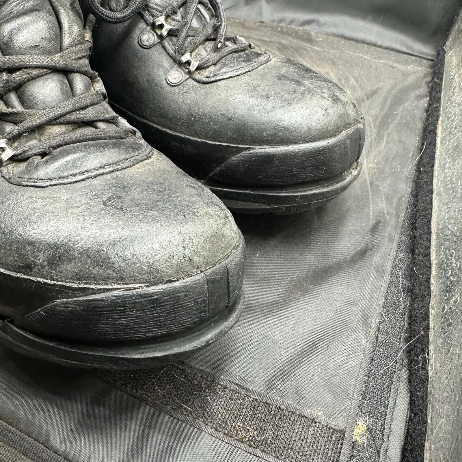 Austrian Army Black Leather Heavy Duty Combat Boots - Size EU 44 - UK 9.5