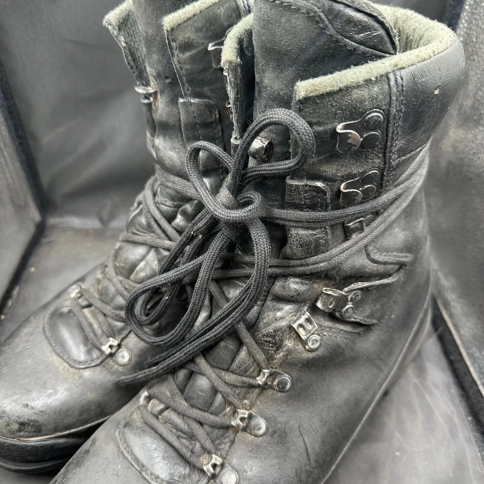 Austrian Army Black Leather Heavy Duty Combat Boots - Size EU 44 - UK 9.5