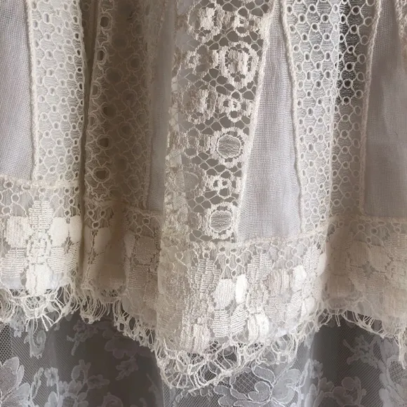 BCBGMaxAzria * NWT White Lace Mini Skirt