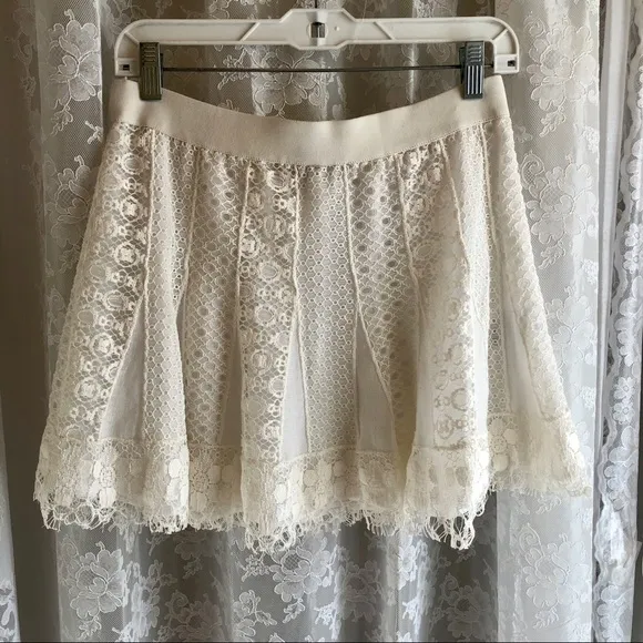 BCBGMaxAzria * NWT White Lace Mini Skirt