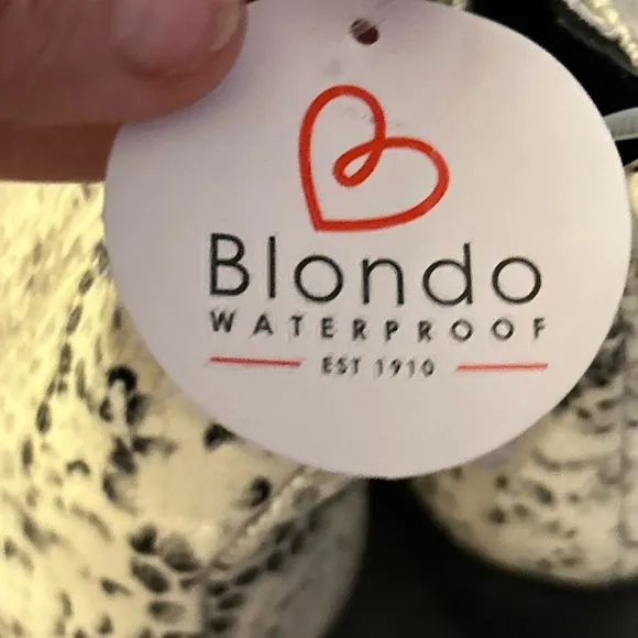 Blondo waterproof sealed snakeskin ankle boots bootie 🥾Winter shoe Sale was $50