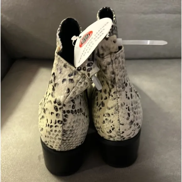 Blondo waterproof sealed snakeskin ankle boots bootie 🥾Winter shoe Sale was $50