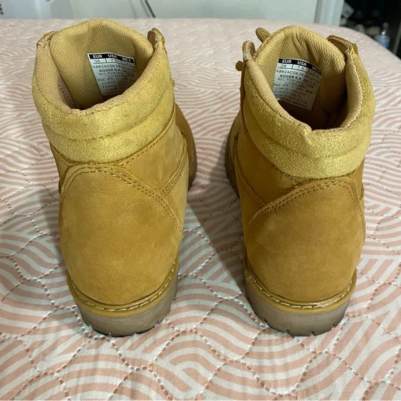 Cariba boots SIZE 7.5