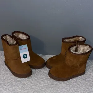 CAT &amp; JACK BOOTS SIZE 9, 2 PAIRS
