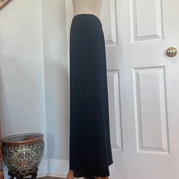 Chicos travelers maxi skirt black knit stretch elastic waist women’s size 1 M 8