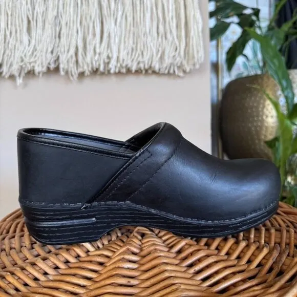 Dansko XP Professional Black Leather Clogs Size 40