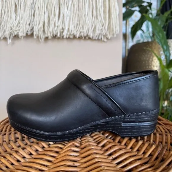 Dansko XP Professional Black Leather Clogs Size 40