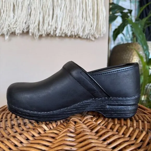 Dansko XP Professional Black Leather Clogs Size 40