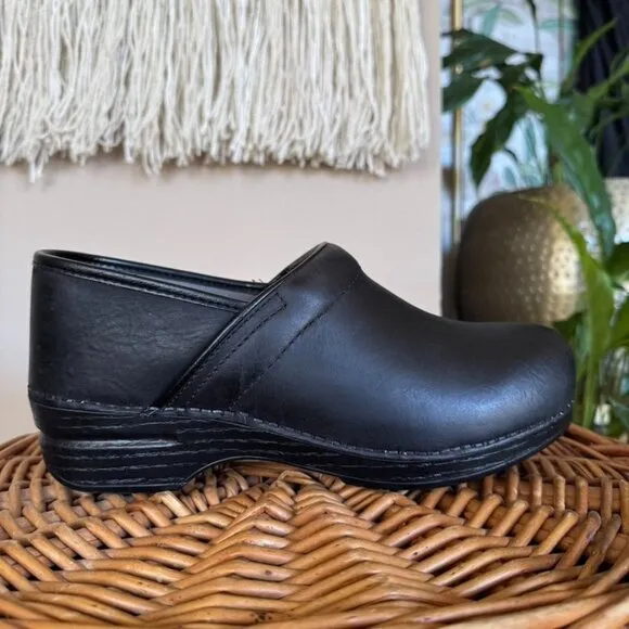 Dansko XP Professional Black Leather Clogs Size 40