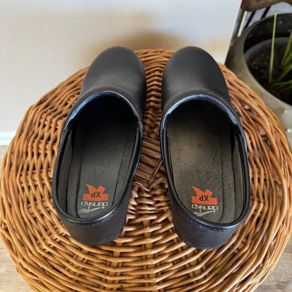 Dansko XP Professional Black Leather Clogs Size 40