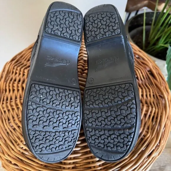 Dansko XP Professional Black Leather Clogs Size 40
