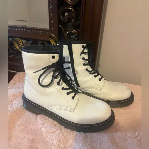 Dr. Martens Big Girl Boots- White size6 us L