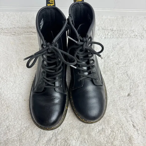 Dr. Martens Big Kid Boots Smooth Leather size 3 black Combat Lace up AW004
