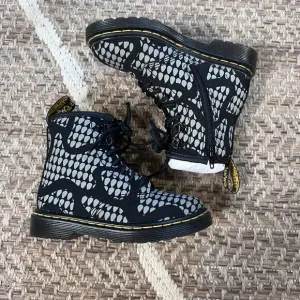 Dr. Martens Lace Up Boots Toddle Sz 8