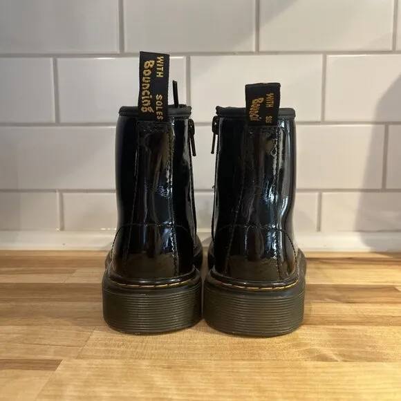 Dr Martens Lace Up Combat Boots Youth Girls SZ 2 Black Patent Leather JY004