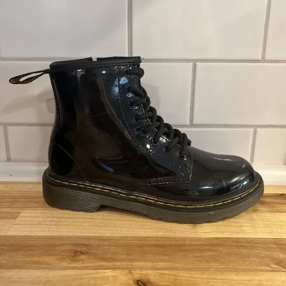 Dr Martens Lace Up Combat Boots Youth Girls SZ 2 Black Patent Leather JY004