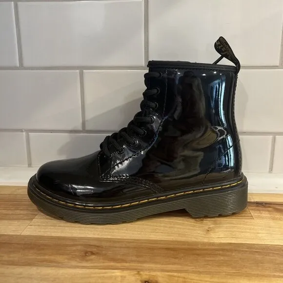 Dr Martens Lace Up Combat Boots Youth Girls SZ 2 Black Patent Leather JY004