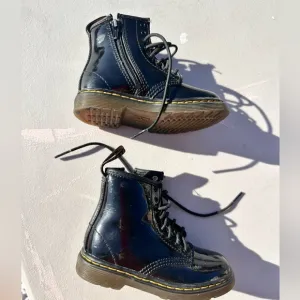 Dr. Martens toddlers black patent leather boots 🖤