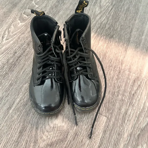 Dr. Martens toddlers black patent leather boots 🖤