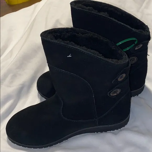 EMU Australia Anda Teens Black Boots Sz 4 girl