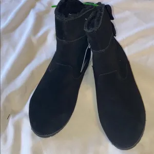 EMU Australia Anda Teens Black Boots Sz 4 girl