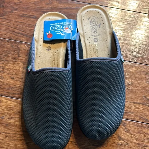 Fly Flot Lightweight Slip-On Clogs NWT