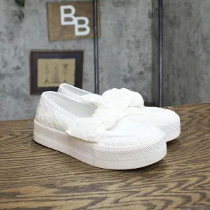 G by Guess Womens Vintage Lace Pull On Low Top Sneakers 167419652e47f7 White 6M