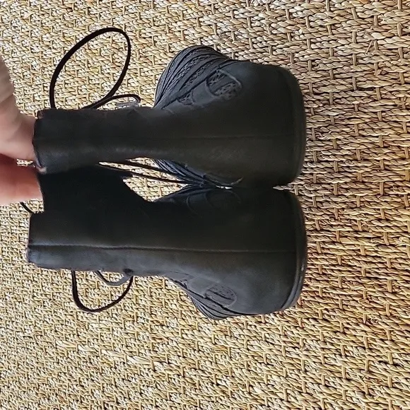 GENTLE SOUL'S by Kenneth Cole black leather gladiator sandals.  Size 8 M.