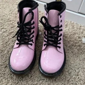 Girl Dr Marten’s pink boots size 2 /US