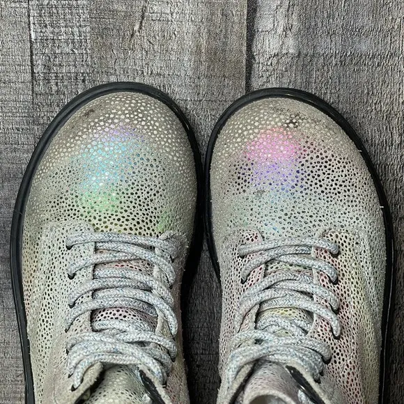 Kids Dr‎ Martens Pascal Rainbow Iridescent Suede Casual Combat Boots Size 10 C