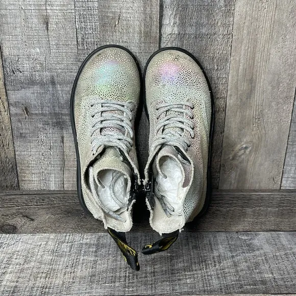 Kids Dr‎ Martens Pascal Rainbow Iridescent Suede Casual Combat Boots Size 10 C