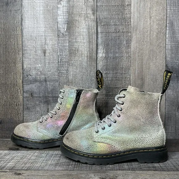 Kids Dr‎ Martens Pascal Rainbow Iridescent Suede Casual Combat Boots Size 10 C