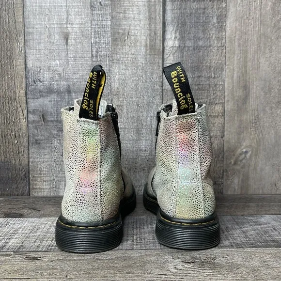 Kids Dr‎ Martens Pascal Rainbow Iridescent Suede Casual Combat Boots Size 10 C
