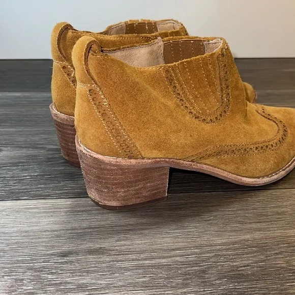 Madewell woman’s leather boots size 6 (a212)