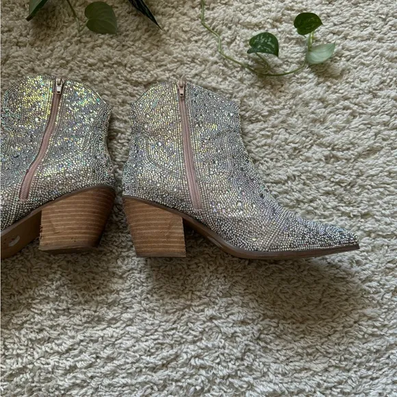 MATISSE Harlow Rhinestone Snip Toe Boots Size 8.5